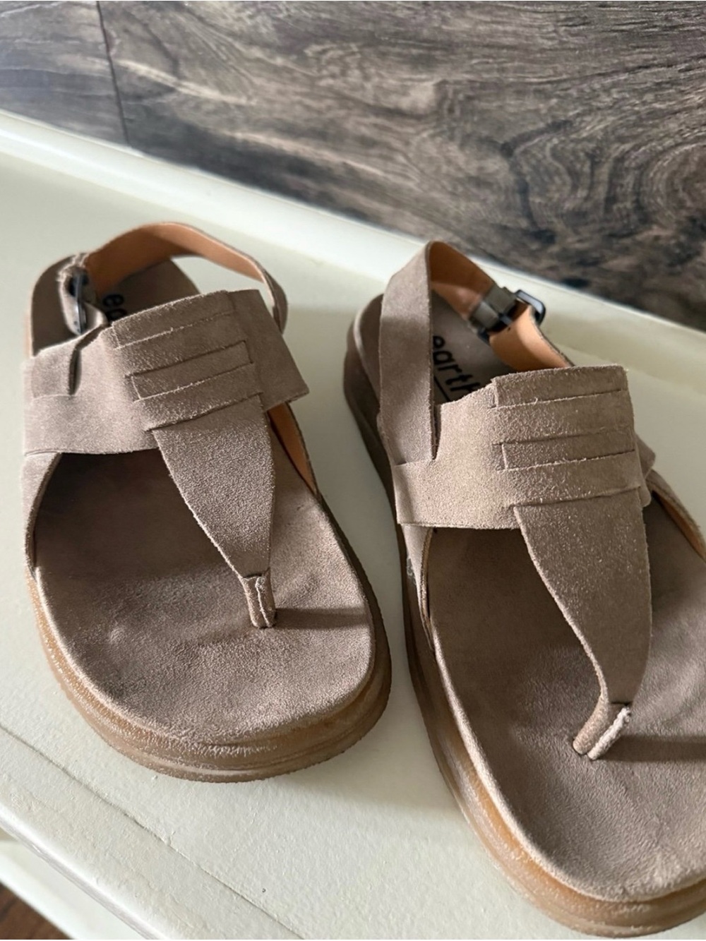 EARTH Luciana Suede Thong Slingback Comfort Buckle Sandals tan 6.5 girls